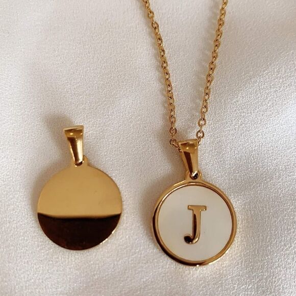 Delicate Gold and Natural Shell Necklace - Picture 3 of 6